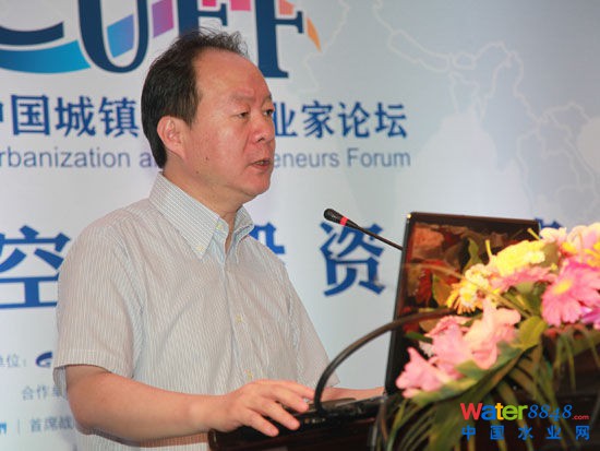 “2013中國城鎮(zhèn)化與企業(yè)家論壇”于8月10日在北京舉行。上圖為住建部村鎮(zhèn)建設(shè)司司長趙暉。